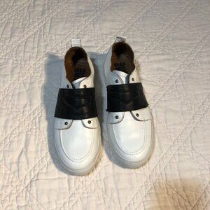 Bueno White & Black Leather Slip On Sneakers, Size 9.5